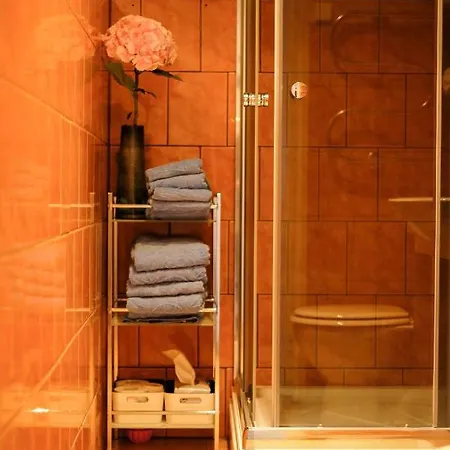 Ohtu Poik 2 City Center Basement Apartment Parnu