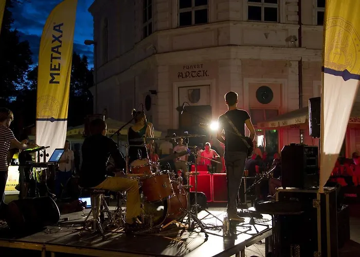 Ohtu Poik 2 City Center Basement Apartment * Parnu